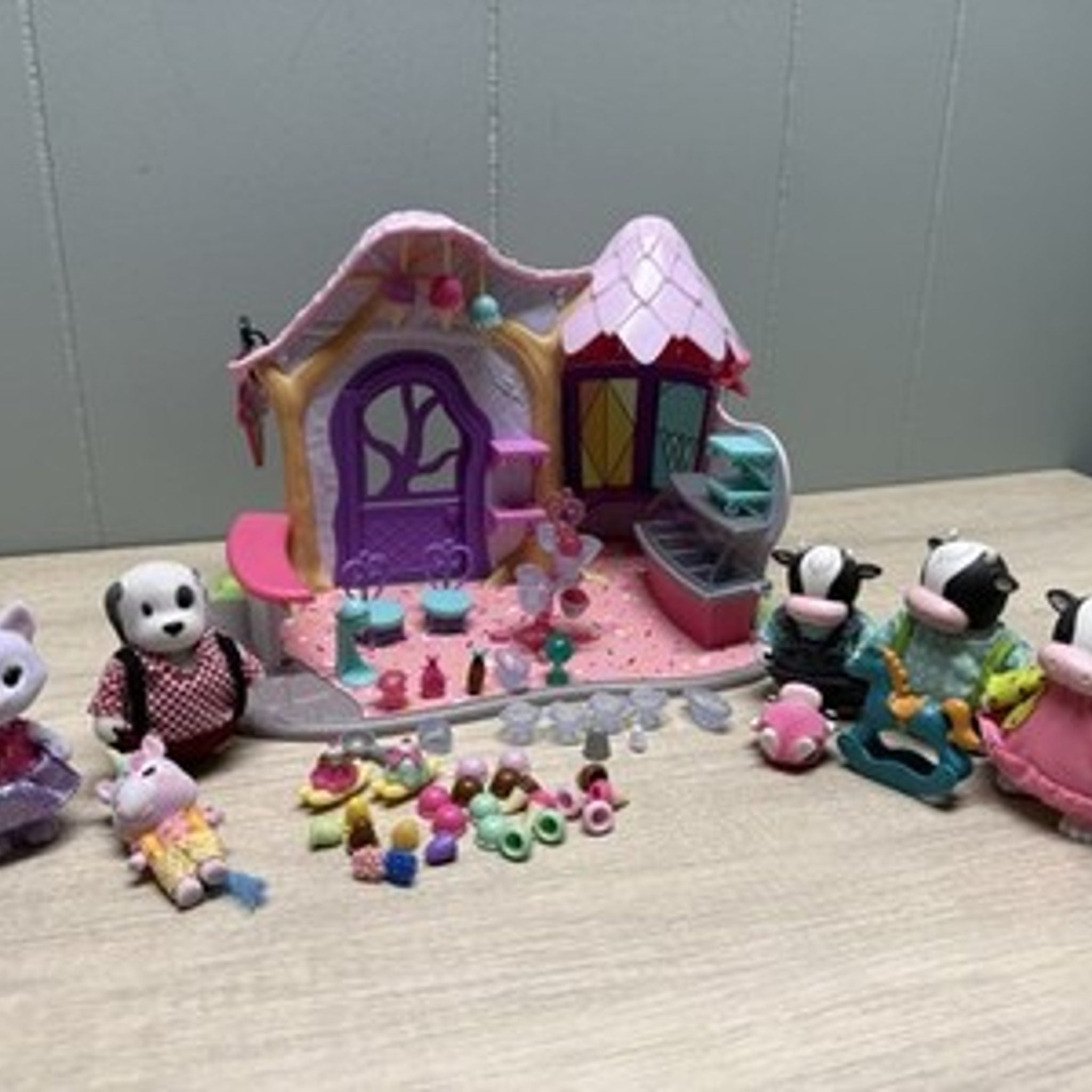 Lil Woodzeez Ice Cream Shop - Dollhouse Playset with Accessories - 20 pc set